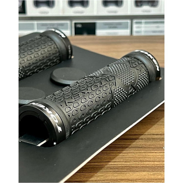Token Handlebar Grips | Locking Grips MTX, for Flat Bar - Cycling Boutique