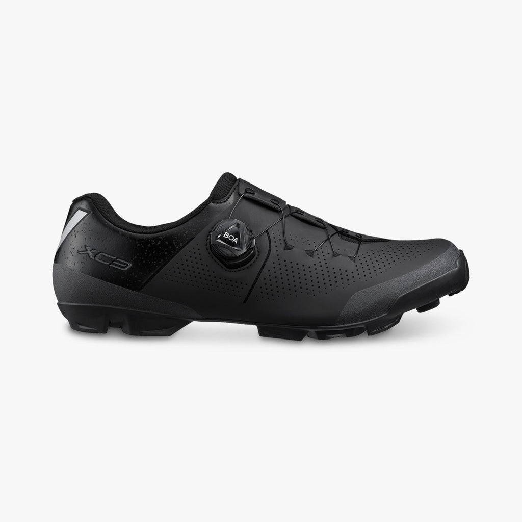 Shimano MTB clipless shoes SPD SH-XC302 in black, featuring wide fit design and rugged sole for mountain biking.