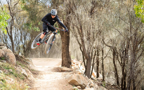 iSSi Platform Pedals | Thump (Molded Pins, Small) - Cycling Boutique