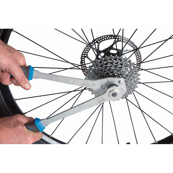 Unior cassette lockring wrench with guide, a durable bike tool for removing and installing cassette lockrings.